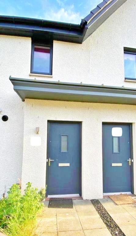 Hébergement de vacances 3 Bed House With Parking Near Airport *