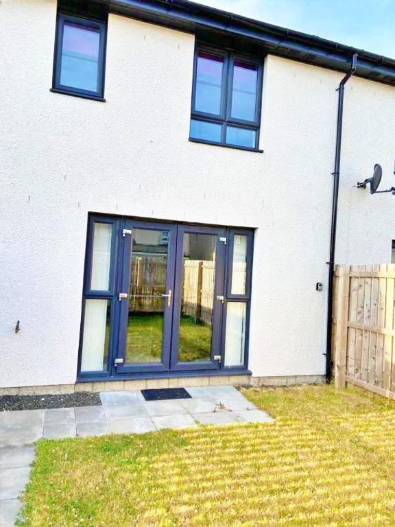 3 Bed House With Parking Near Airport * Édimbourg