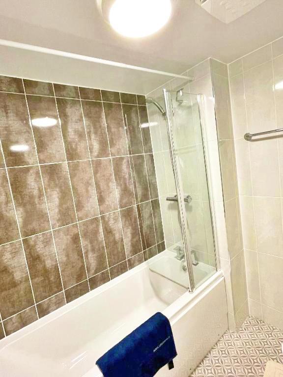 3 Bed House With Parking Near Airport Édimbourg
